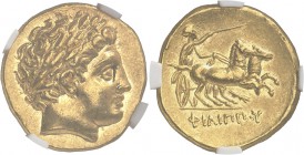 GRÈCE ANTIQUE
Royaume de Macédoine, Philippe II (359-336 av. J.C.). Statère d’or, Pella.
Av. Tête d’Apollon à droite. Rv. Bige à droite. SNG ANS. 16...