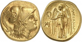 GRÈCE ANTIQUE
Royaume de Macédoine, Alexandre III le Grand (336-323 av. J.C.). Statère d’or, ca. 325-323 av. J.C.
Av. Tête d’Athéna à droite, portan...