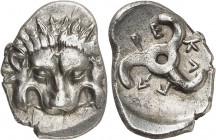 GRÈCE ANTIQUE
Dynastes de Lycie, Périklès (380-360 av. J.C.). Tétrobole argent.
Av. Masque de lion de face. Rv. (PERIKLE), légende lycienne triskèle...