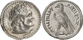 GRÈCE ANTIQUE
Ptolémée V ou Ptolémée VI. (180-145 av. J.C.). Tétradrachme argent, frappé à Alexandrie.
Av. Tête diadémée de Ptolémée à droite, porta...