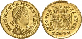 EMPIRE ROMAIN
Gratien (367-383). Solidus 375-378, Trèves.
Av. Buste drapé et diadémé à droite. Rv. Les deux co-empereurs trônant de face. RIC. 39c. ...
