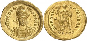 EMPIRE BYZANTIN
Théodose II (402-450). Solidus, Constantinople.
Av. Buste casqué à de trois quarts. Victoire de face. RIC. 362. 22 mm, 4,43 grs. 
P...