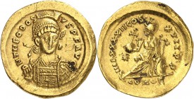 EMPIRE BYZANTIN
Théodose II (402-450). Solidus, Constantinople.
Av. Buste casqué à de trois quarts. Victoire assise à gauche. RIC 309. 21 mm, 4,29 g...