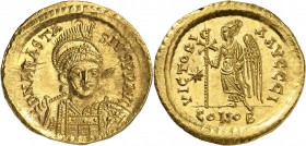 EMPIRE BYZANTIN
Anastase Ier (491-518). Solidus, Constantinople.
Av. Buste casqué de trois quarts. Rv. Victoire debout à gauche. Sear 5. 21 mm, 4,46...