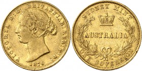 AUSTRALIE
Victoria (1837-1901). Souverain 1870, Sydney.
Av. Tête laurée à gauche. Rv. Australia dans une couronne surmonté de la couronne impériale....