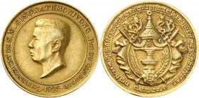 CAMBODGE
Sisowath Ier (1904-1927). Médaille en or frappée à l’occasion du couronnement de Sisowath Ier.
Av. Buste nu à gauche. Rv. Armoiries du Camb...