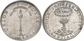 CHILI
République (1818 - à nos jours). Peso 1833 I, Santiago.
Av. Colonne surmontée d’une bannière avec l’inscription « libertad ». Rv. Valeur dans ...