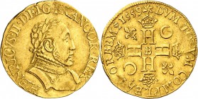 FRANCE
François II 1559-1560). Henri d’or 3ème type au nom d’Henri II 1559, Rouen.
Av. Buste cuirassé et lauré à droite. Rv. Croix formée de quatre ...