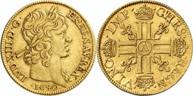 FRANCE
Louis XIII (1610-1643). Double louis d’or 1640, Paris.
Av. Tête laurée à droite. Rv. Croix formée de huit L adossés et couronnés. G. 59, Dup....
