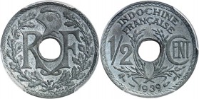 INDOCHINE
½ cent zinc 1939.
Av. Bonnet phrygien entouré des lettres R et F Rv. La valeur de part et d’autre du trou central. L. 31. 2,96 grs. 
Supe...