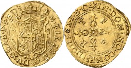 ITALIE
Savoie, Emmanuel Philibert (1553-1580). Ecu d’or 1562, Turin.
Av. Ecu couronné. Rv. Croix ornée. Biaggi 417. 3,32 grs. 
Flan irrégulier, TTB...