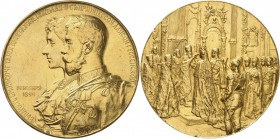 RUSSIE
Nicolas II (1894-1917). Médaille en or 1894, célébrant le mariage du Tsar et de la Tsarine Alexandra Feodorovna, par A. Vasyutinsky.
Av. Bust...