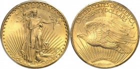 USA
20 dollars « Saint-Gaudens » 1926, Philadelphie.
Av. Liberté de face brandissant un flambeau ainsi qu’une branche d’olivier. Rv. Aigle volant à ...