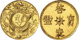 VIÊT-NAM
Annam, Khai Dịnh (1916-1925). 9 tien or, monnaie honorifique, signée PIERRE.
Av. Long Văn龍 文 , « Sapèque du Dragon » ; dragon de face, ent...