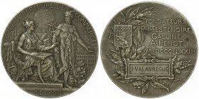 Republik
Frankreich. Bronzemedaille, 1872. auf die Gründung der hohen Wirtschaftsschule in Lyon, versilbert, Dm 51 mm, von A. Patey.
Paris
62,53g
vz