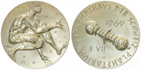 Silbermedaille, 1969
Schweiz, Eidgenossenschaft. auf Hans Erni, Planetarium, Aufl. 15000 stk., Dm 33 mm. 20,00g
stgl