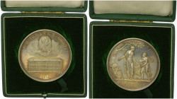 Franz II. 1792 - 1806
Silbermedaille, 1811. auf die Stiftung des Johanneums in Graz. Ansicht des Johanneums, oben Medaillon in Wolken, darin das Brust...