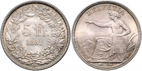 5 Franken, 1851
Schweiz, Eidgenossneschaft. Sitzende Helvetia nach links, auf Wappenschild gestützt, rechts daneben Pflug und Kornähren, links im Hint...