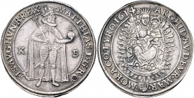 Matthias II. 1612 - 1619
1/2 Taler, 1614. im Avers: Stehender Kaiser mit geschultertem Zepter und Reichsapfel, zwischen den Füßen MS (Stempelschneider...