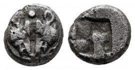 Lesbos. 1/12 stater. 478-460 BC. Uncertain mint. (Hgc-6, 1067). (Weber-5587). Anv.: Heads of two confronted boars; pellet above. Rev.: Quadripartite i...