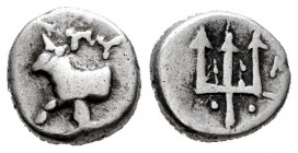 Thrace. Byzantion. Hemidrachm. 387/6-340 BC. (Sng Cop-484/5). (SNG BM Black Sea-12). Anv.: Forepart of bull standing left [on dolphin left]; YΠY above...
