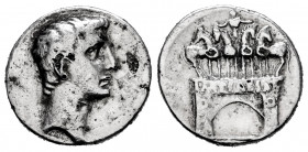 Augustus. Denarius. 29-27 BC. (Ffc-98). (Ric-267). (Cal-685). Anv.: Bare head of Augustus right. Rev.: IMP. CAESAR on triumphal arch surmounted by Aug...