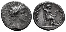 Tiberius. Denarius. 14-37 AD. Lugdunum. (Ric-I 30). (Bmcre-48). (Rsc-16a). Anv.: TI CAESAR DIVI AVG F AVGVSTVS. Laureate head right . Rev.: PONTIF MAX...
