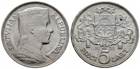 Latvia. 5 lati. 1931. (Km-9). Ag. 25,01 g. Hairlines on obverse. XF. Est...30,00. 

Spanish Description: Letonia. 5 lati. 1931. (Km-9). Ag. 25,01 g....