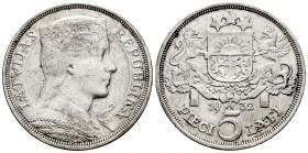 Latvia. 5 lati. 1931. (Km-9). Ag. 24,99 g. Choice VF. Est...25,00. 

Spanish Description: Letonia. 5 lati. 1931. (Km-9). Ag. 24,99 g. MBC+. Est...25...