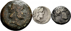 Lot of 3 ancient world coins, 1 bronze and 2 silver. TO EXAMINE. F/Choice F. Est...30,00. 

Spanish Description: Lote de 3 monedas de mundo antiguo,...