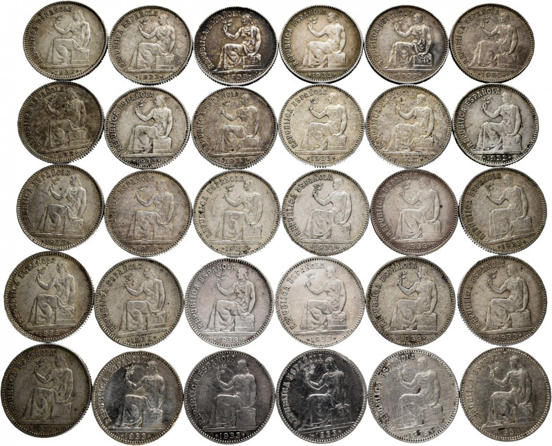 Lot of 30 coins of 1 peseta 1933. TO EXAMINE. Almost VF/Almost XF. Est...300,00....