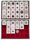 Lot of 37 coins from Isabel II to the 2nd republic. Collection remains with a large number of values and dates. Abundant silver and some Contemporary ...