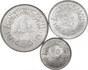 Lot of 3 silver coins, 25 piastres, 50 piastres and 1 pound. TO EXAMINE. AU/Almost MS. Est...75,00. 

Spanish Description: Lote de 3 piezas de plata...