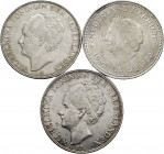 Lot of 3 Dutch silver coins, 2 of 2 1/2 gulden (1931, 1930) and 1 of 10 gulden 1970. TO EXAMINE. Choice VF/XF. Est...65,00. 

Spanish Description: L...