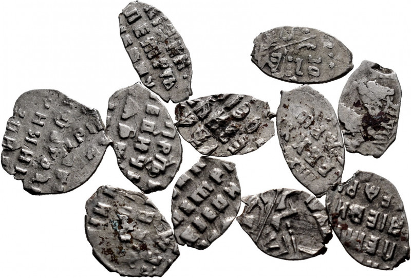 Lot of 11 Russian 1 kopeck coins of Peter I, some with visible date. TO EXAMINE....