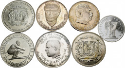 Lot of 7 world silver coins. Ag. 152 g. TO EXAMINE. Almost MS/PR. Est...120,00. 

Spanish Description: Lote de 7 monedas de plata mundiales. Ag. 152...