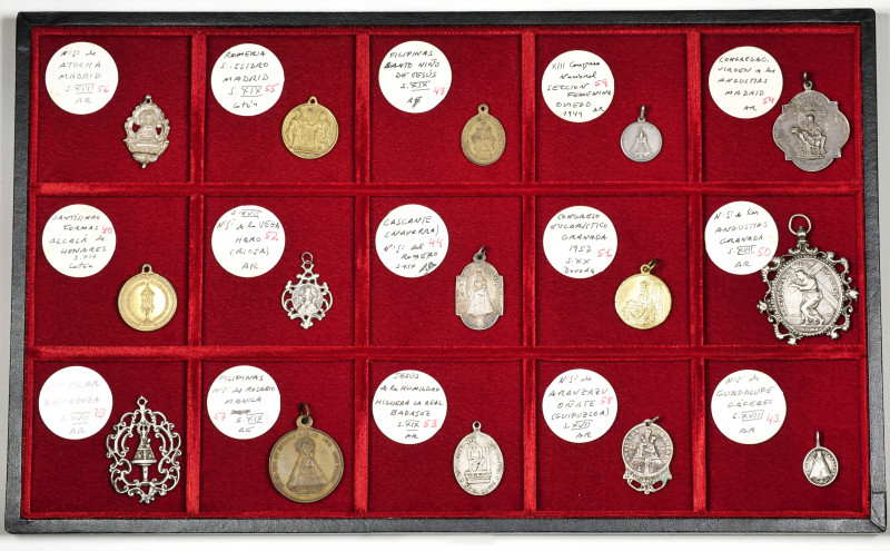 Collection of 35 Spanish religious medals from the 17th-20th century. Albacete, ...
