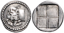 GRIECHENLAND, MAKEDONIEN / Stadt Akanthos, AR Tetrobol (424-380 v.Chr.). Stierprotome l., sich umwendent, oben A. Rs.Quadratum incusum, granuliert. 2,...