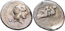 RÖMISCHE REPUBLIK, L. Julius Bursio, 85 v.Chr., AR Denar. Büste des Genius mit gefl. Lorbeerkranz r., dahinter Trident und Symbol. Rs.Victoria in Quad...