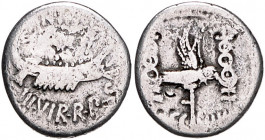 RÖMISCHE REPUBLIK, Marc Anton, 49-30 v.Chr., AR Denar (32-31 v.Chr.). Galeere. Rs.Legionsadler zwischen Standarten, darunter LEG VIII. 3,27g.
s
Alb....