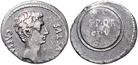 RÖMISCHES REICH, Augustus, 27 v.-14 n.Chr., AR Denar (19-18 v.Chr.), Colonia Caesaraugusta. Barh. Büste r. Rs.SPQR CL V auf Schild. 3,4g.
ss
RIC 42a...
