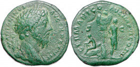 RÖMISCHES REICH, Marcus Aurelius, 161-180, AE Sesterz TRP XXVII IMP VI =172-173, Rom. Belorb. Büste r., M ANTONINVS AVG TRP XXVII. Rs.Tropaeum zw. l. ...