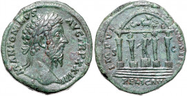 RÖMISCHES REICH, Marcus Aurelius, 161-180, AE Sesterz 173, Rom. Belorb. Büste r., M ANTONINUS AVG TR P XXVII. Rs.Merkurin einem viersäuligen Tempel l....