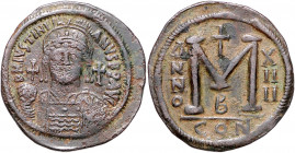 BYZANTINISCHES REICH, Justinian I., 527-565, AE Follis Jahr XIIII=540, CONB =Constantinopel. Behelmte Büste v.vorn. Rs.M zwischen ANNO und Jahr. 22,52...