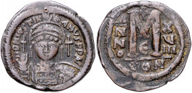 BYZANTINISCHES REICH, Justinian I., 527-565, AE Follis Jahr XVIII=544, CONE =Constantinopel. Behelmte Büste v.vorn. Rs.M zwischen ANNO und Jahr. 19,82...