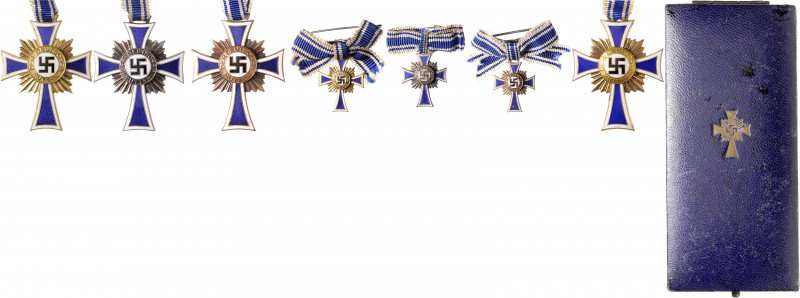 ORDEN UND EHRENZEICHEN, DRITTES REICH, Mutterkreuz in Gold, Silber und Bronze, j...