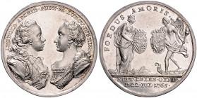 HAUS HABSBURG, Maria Theresia, 1740-1780, Silbermed. 1765 von A.Widemann a.d. Hochzeit Erzherzog Leopolds mit Maria Ludovica von Spanien. Büsten gegen...