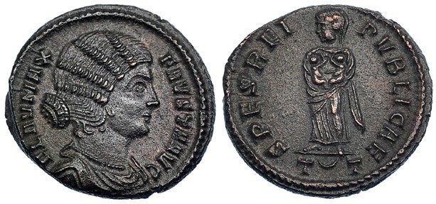 FAUSTA, esposa de Constantino I. Follis. Ticinum (326). T, creciente T en el exe...