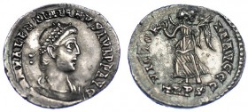 VALENTINIANO II. Silicua. Tréveri (375-392). R/ VICTORIA AVGGG. SB-40A. CH-40. Pequeñas marcas. MBC+.