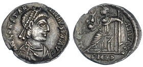 CONSTANTINO III. Silicua. Lugdunum (407-411). R/ VICTORIA AAVGGG. SB-4b. CH-7. Cospel abierto. MBC+. Escasa.